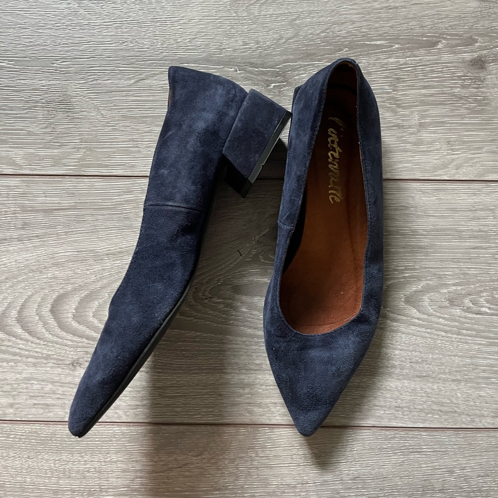 L’intervalle Navia suede pumps navy